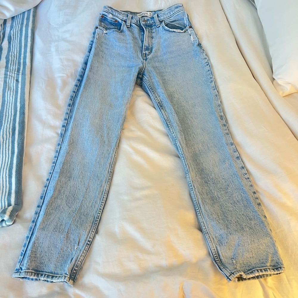 Abercrombie Curve Love Ultra High Rise 90s Straight Jean